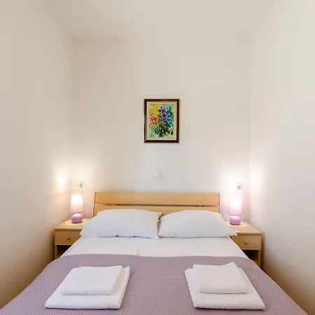 Liebevolles Nur 500 Meter Zum Mit Privatparkplatz, Wifi, Klima