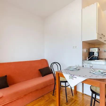 Daire Liebevolles Nur 500 Meter Zum Mit Privatparkplatz, Wifi, Klima
